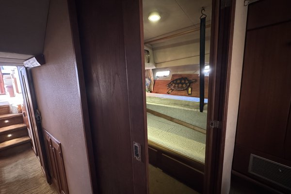 1990 Bayliner 4588