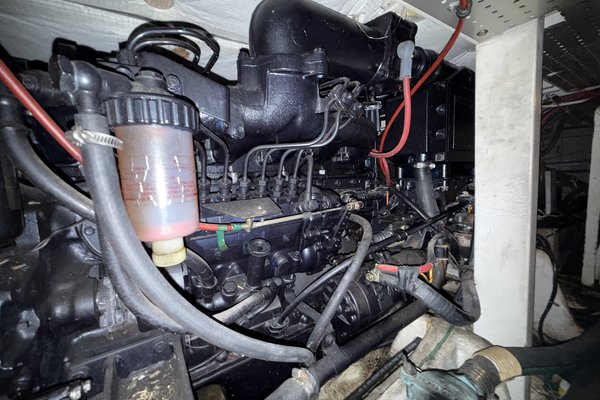 1990 Bayliner 4588