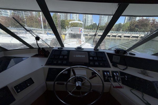 1990 Bayliner 4588
