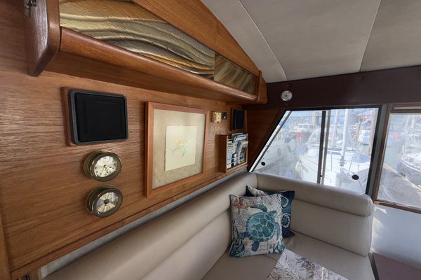 1990 Bayliner 4588