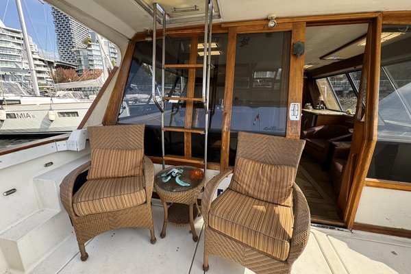 1990 Bayliner 4588