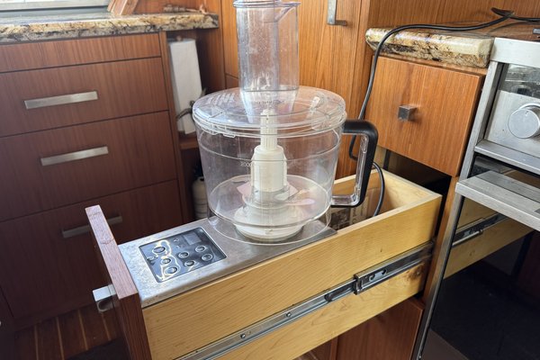 1990 Bayliner 4588