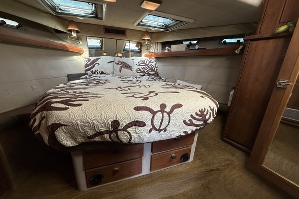 1990 Bayliner 4588