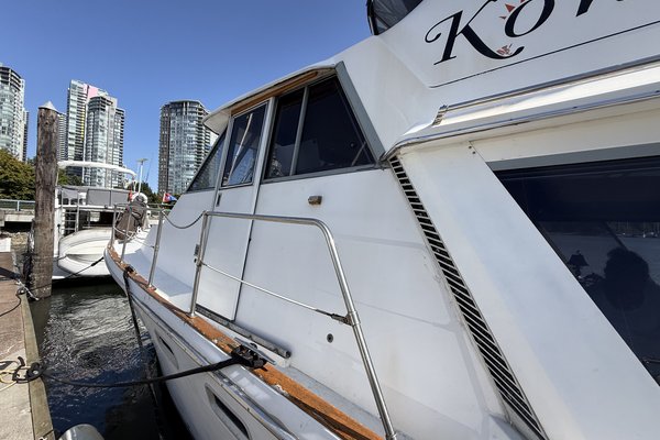 1990 Bayliner 4588