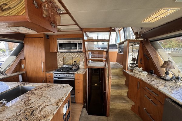 1990 Bayliner 4588