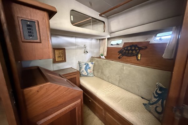 1990 Bayliner 4588