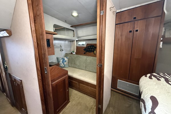1990 Bayliner 4588
