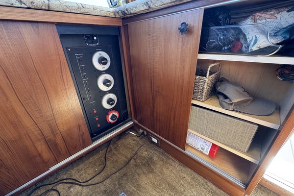 1990 Bayliner 4588