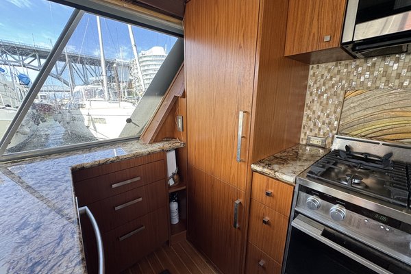 1990 Bayliner 4588