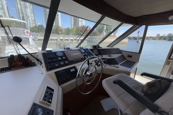 1990 Bayliner 4588