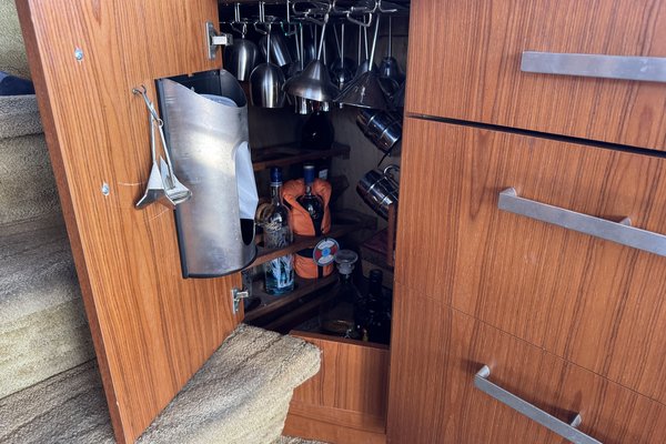 1990 Bayliner 4588