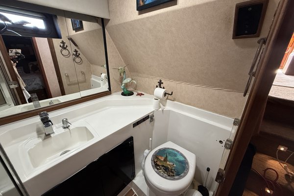 1990 Bayliner 4588
