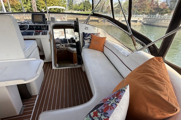 1990 Bayliner 4588