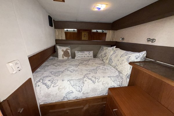 1990 Bayliner 4588