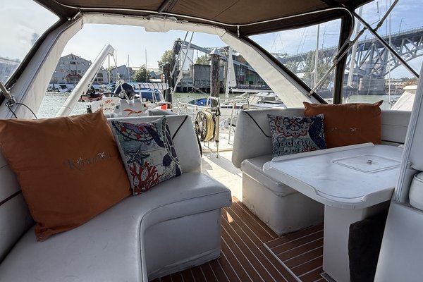 1990 Bayliner 4588