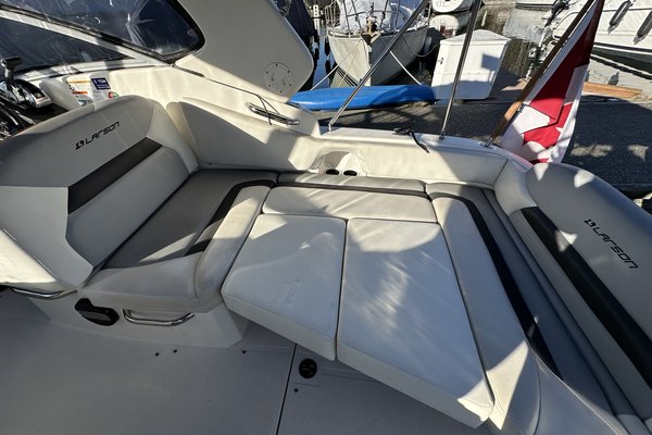 2013 Larson 285 Cabrio