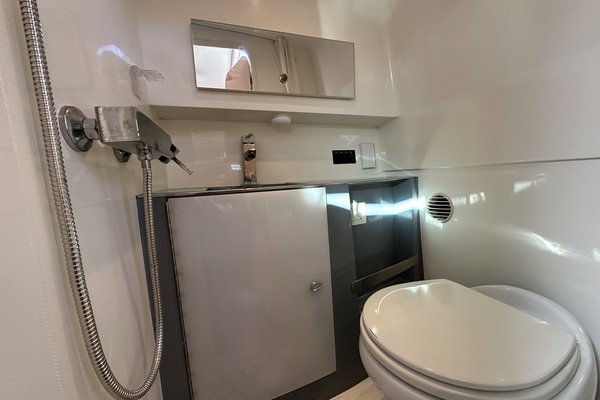 2013 Larson 285 Cabrio
