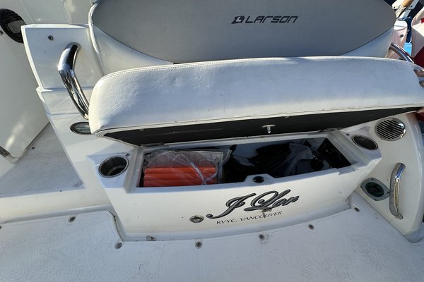 2013 Larson 285 Cabrio
