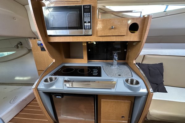 2013 Larson 285 Cabrio