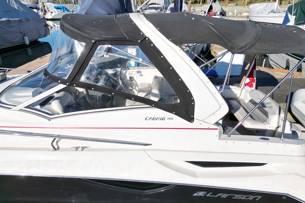 2013 Larson 285 Cabrio