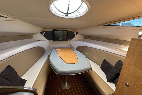 2013 Larson 285 Cabrio