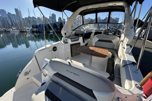 2013 Larson 285 Cabrio