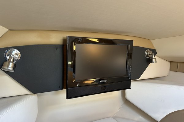 2013 Larson 285 Cabrio