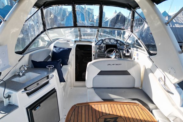 2013 Larson 285 Cabrio