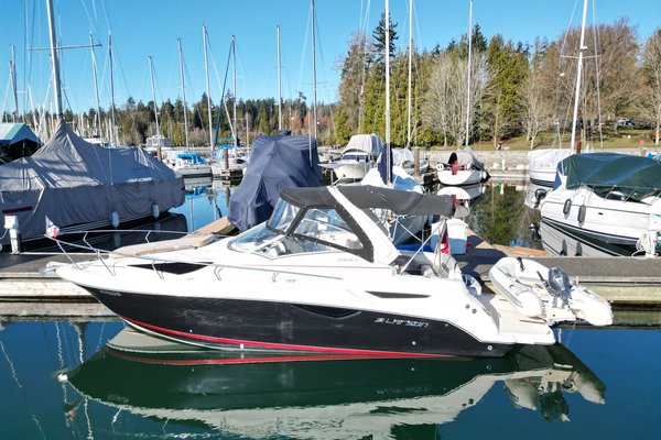 2013 Larson 285 Cabrio