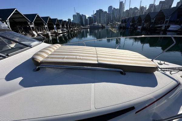 2013 Larson 285 Cabrio