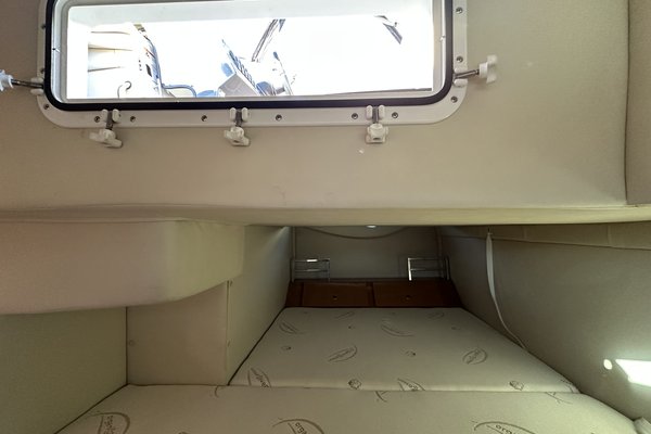 2013 Larson 285 Cabrio