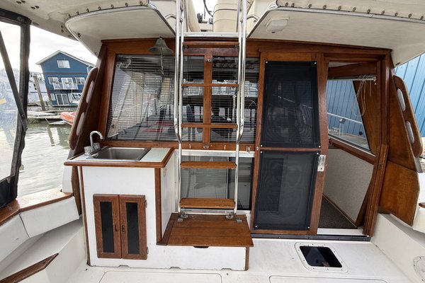 1989 Bayliner 3288
