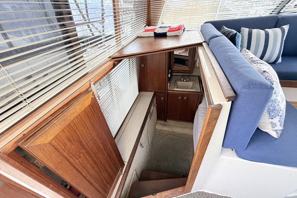1989 Bayliner 3288