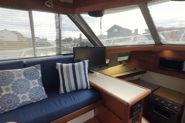 1989 Bayliner 3288